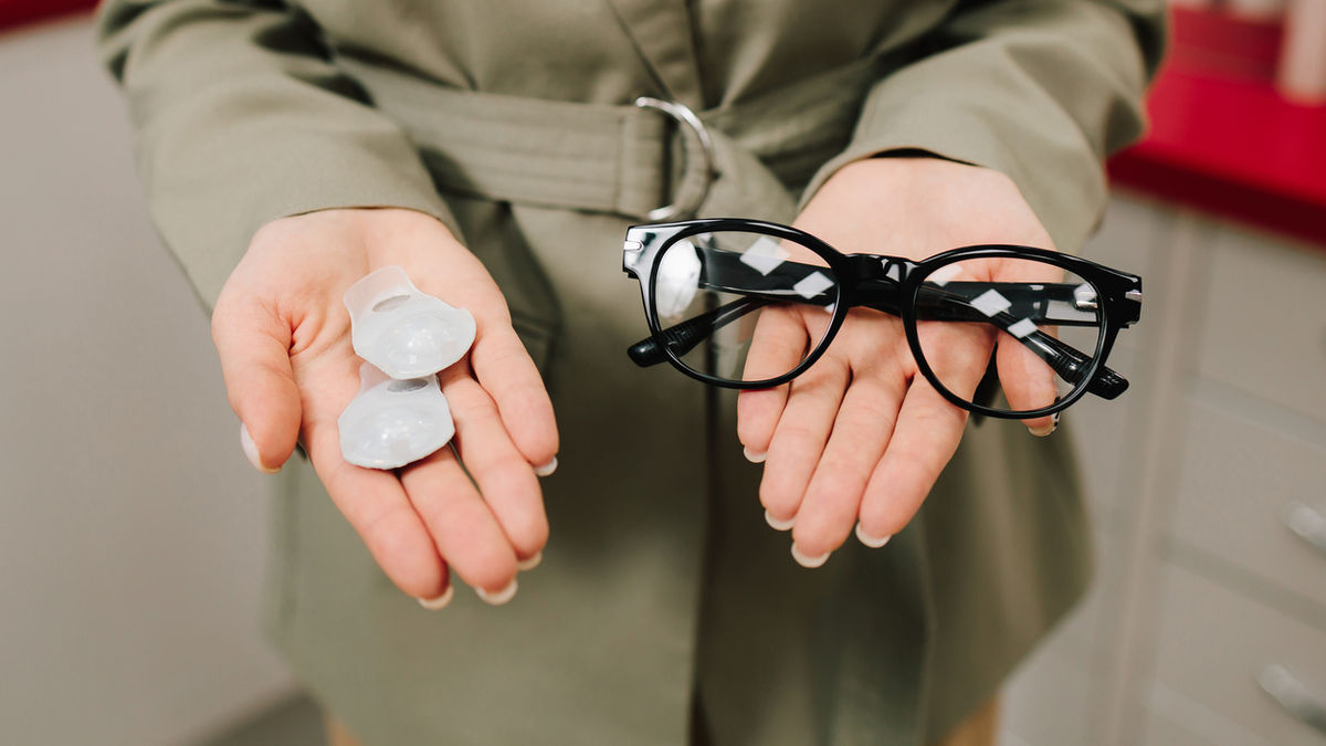 آتروپین بهتر است یا عینک کنترل نزدیک‌بینی؟